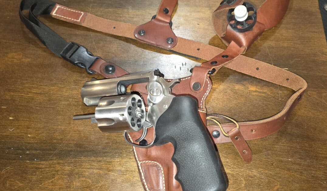 Ruger 44 magnum super redhawk + chest holster + speed loader in near new condition, less than 200 rounds fired